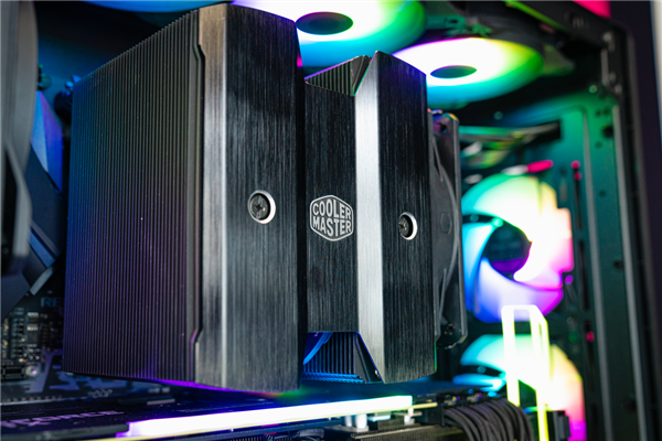 酷冷至尊推出暴雪T824散热器